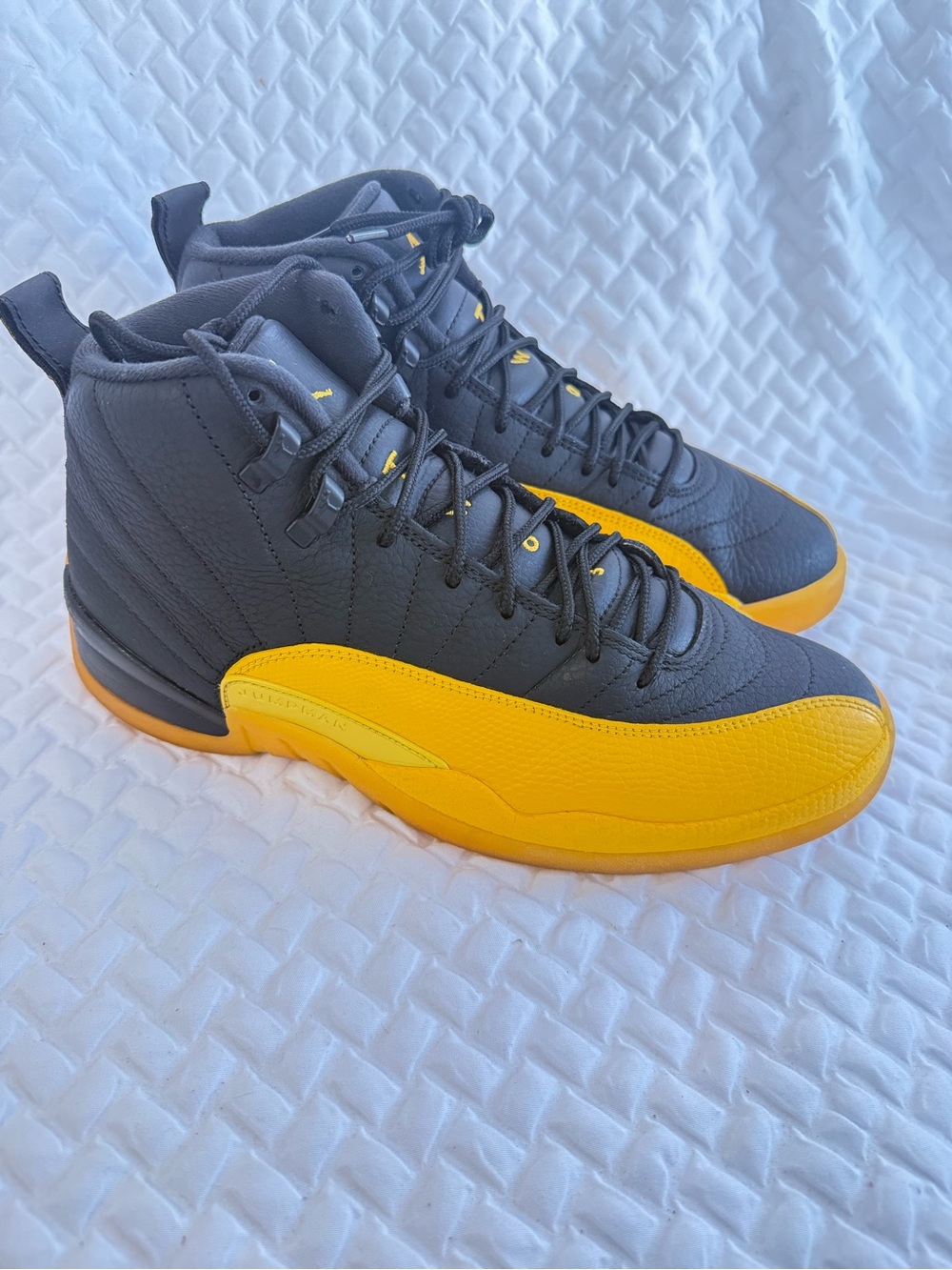 “MENS SIZE 9” AUTHENTIC Jordan 12 Retro Black University Gold